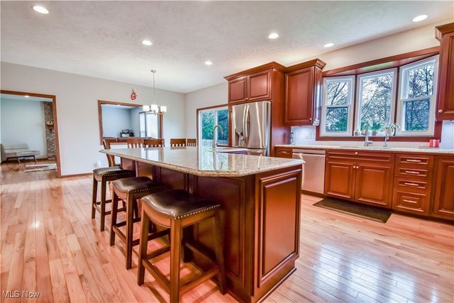 489 Leverett Lane, Highland Heights, OH 44143