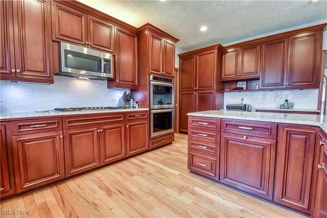 489 Leverett Lane, Highland Heights, OH 44143