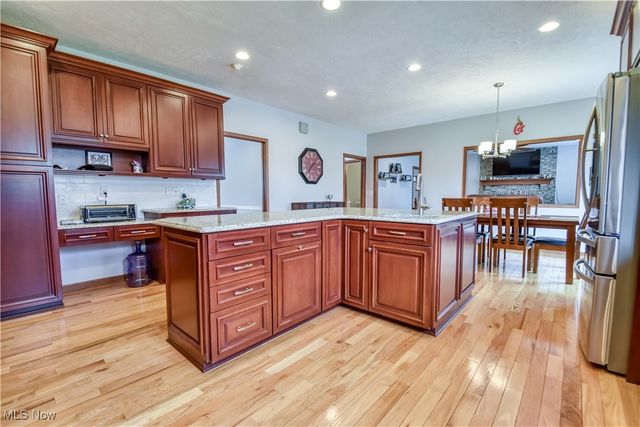 489 Leverett Lane, Highland Heights, OH 44143