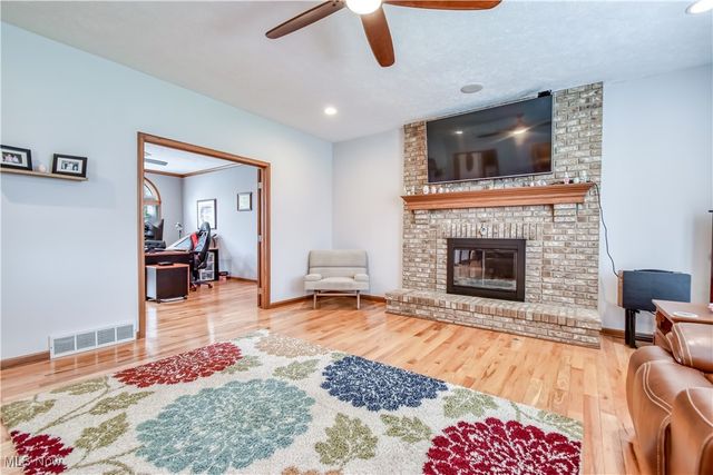 489 Leverett Lane, Highland Heights, OH 44143