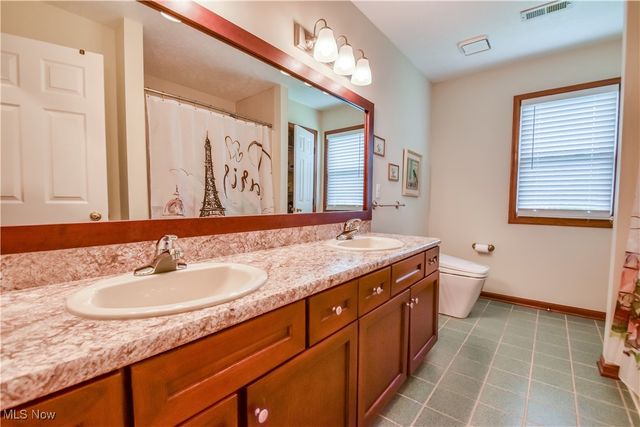 489 Leverett Lane, Highland Heights, OH 44143