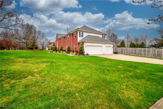 489 Leverett Lane, Highland Heights, OH 44143