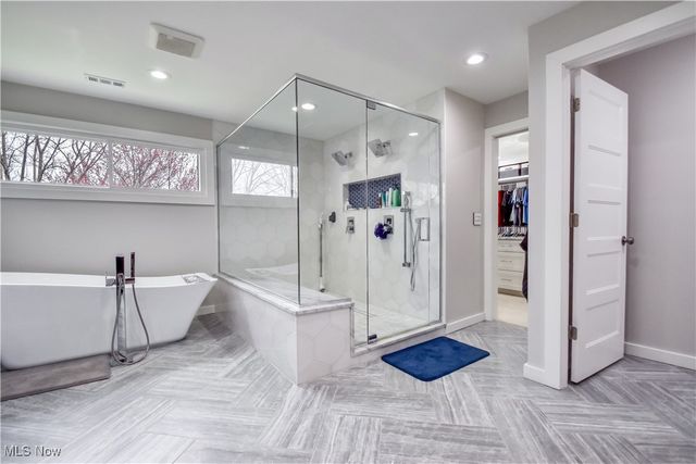 489 Leverett Lane, Highland Heights, OH 44143