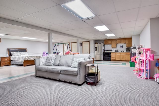 489 Leverett Lane, Highland Heights, OH 44143