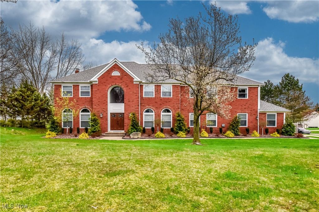 489 Leverett Lane, Highland Heights, OH 44143