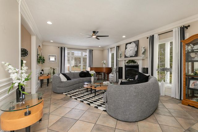 1950 E Meadow Drive, Bolivar, MO 65613