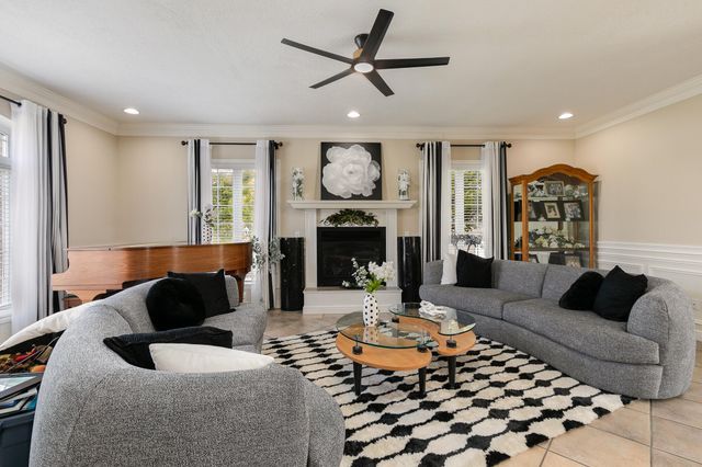 1950 E Meadow Drive, Bolivar, MO 65613