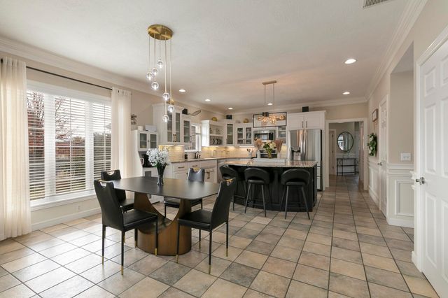 1950 E Meadow Drive, Bolivar, MO 65613