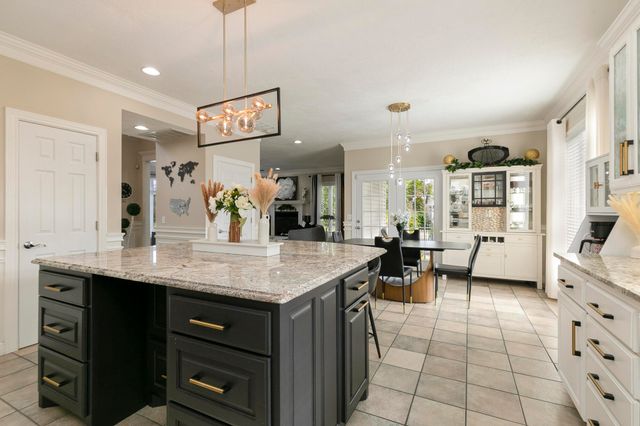 1950 E Meadow Drive, Bolivar, MO 65613