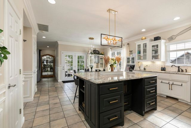 1950 E Meadow Drive, Bolivar, MO 65613