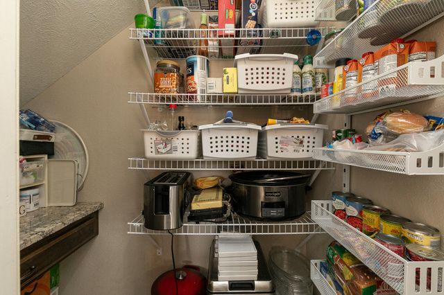 1950 E Meadow Drive, Bolivar, MO 65613