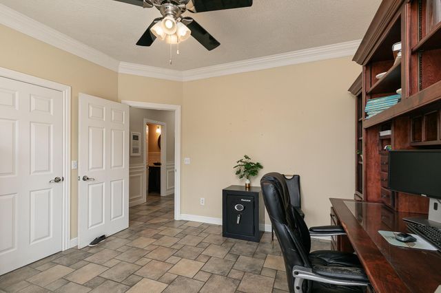 1950 E Meadow Drive, Bolivar, MO 65613