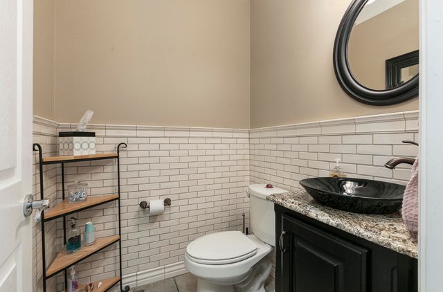 1950 E Meadow Drive, Bolivar, MO 65613