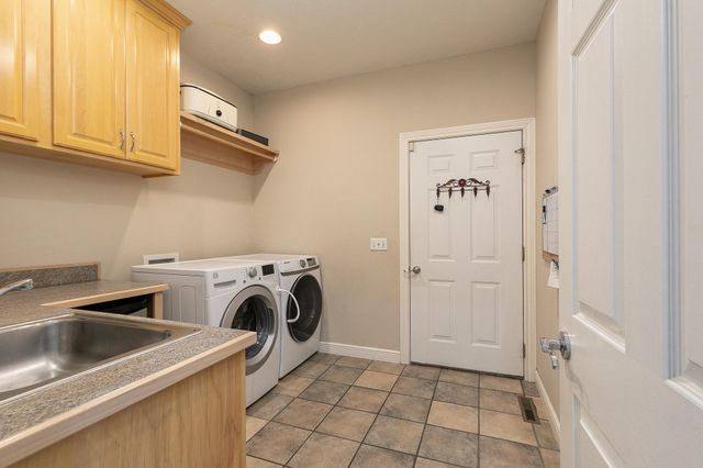 1950 E Meadow Drive, Bolivar, MO 65613