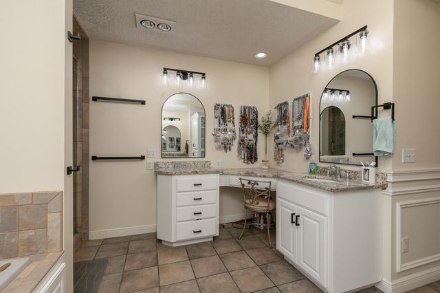 1950 E Meadow Drive, Bolivar, MO 65613