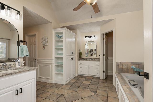 1950 E Meadow Drive, Bolivar, MO 65613