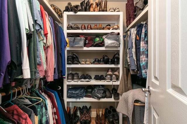 1950 E Meadow Drive, Bolivar, MO 65613