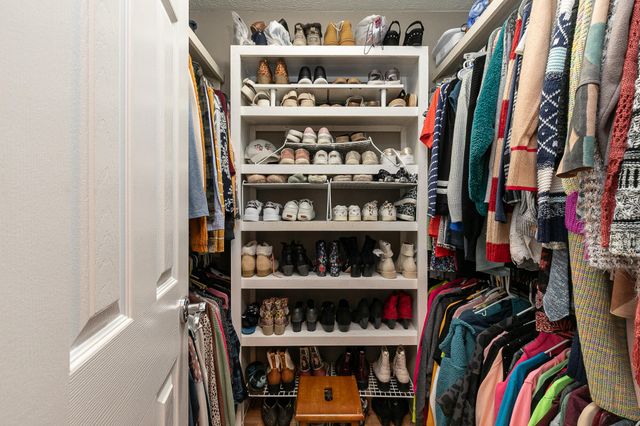 1950 E Meadow Drive, Bolivar, MO 65613