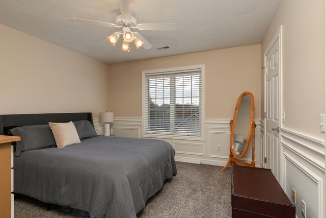 1950 E Meadow Drive, Bolivar, MO 65613