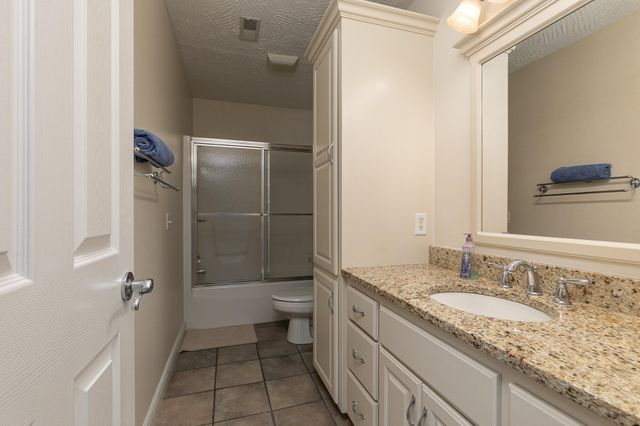 1950 E Meadow Drive, Bolivar, MO 65613