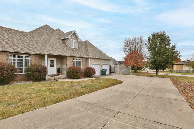 1950 E Meadow Drive, Bolivar, MO 65613