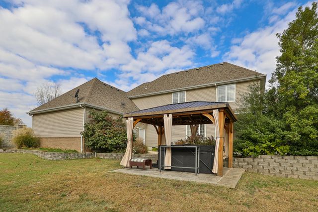 1950 E Meadow Drive, Bolivar, MO 65613