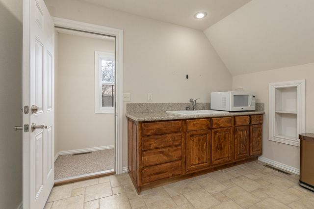 1950 E Meadow Drive, Bolivar, MO 65613