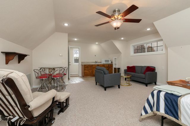 1950 E Meadow Drive, Bolivar, MO 65613