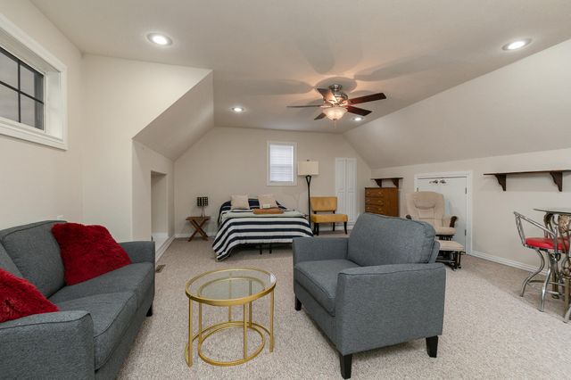 1950 E Meadow Drive, Bolivar, MO 65613