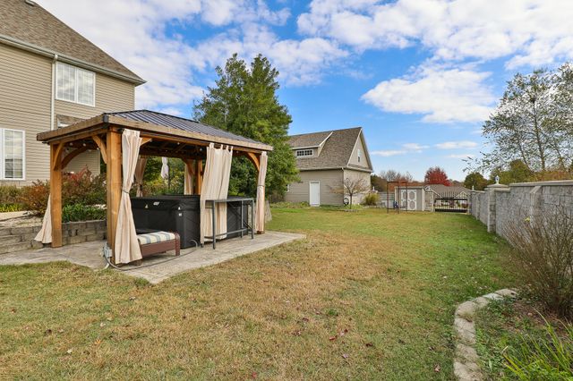 1950 E Meadow Drive, Bolivar, MO 65613