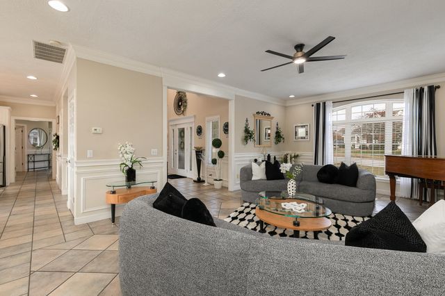 1950 E Meadow Drive, Bolivar, MO 65613