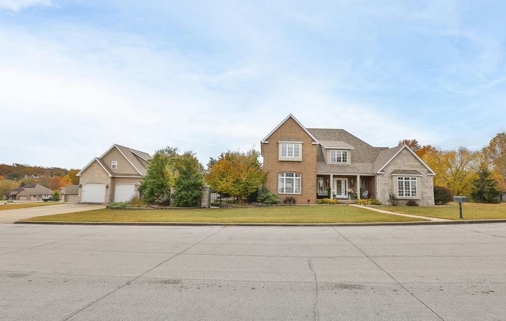 1950 E Meadow Drive, Bolivar, MO 65613