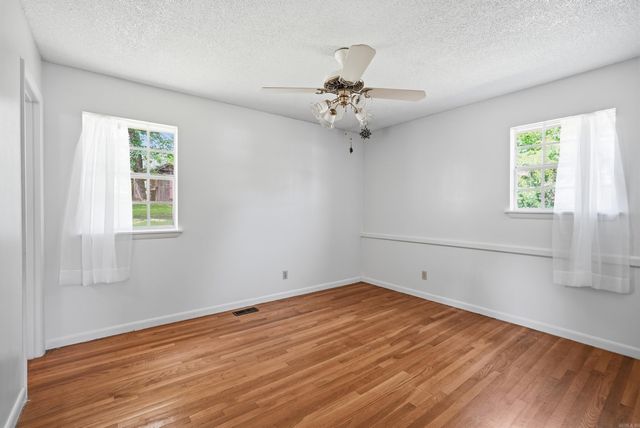 2854 Lakeside Drive, Benton, AR 72019