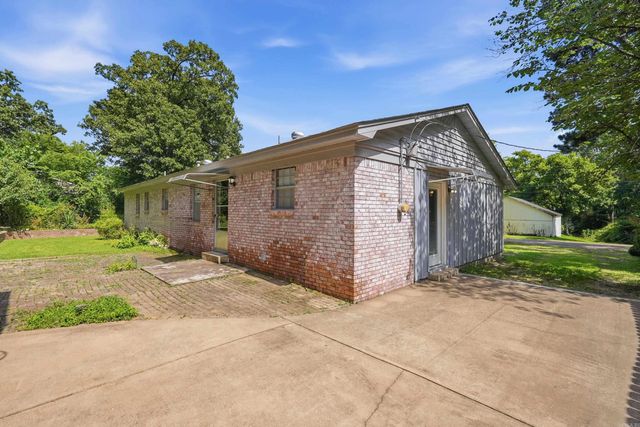 2854 Lakeside Drive, Benton, AR 72019