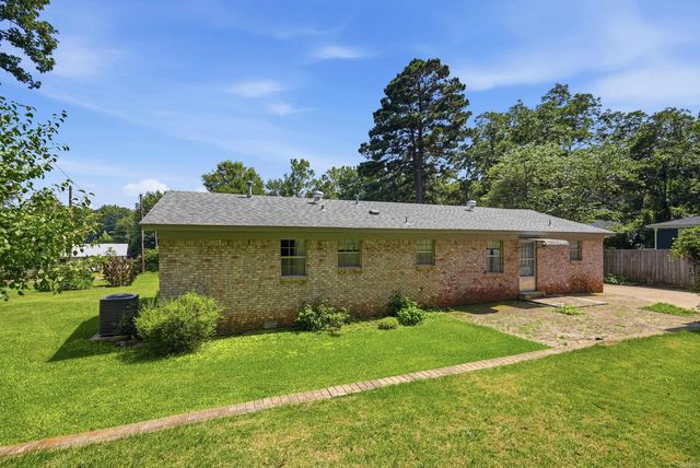 2854 Lakeside Drive, Benton, AR 72019