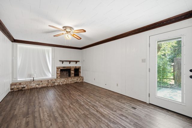 2854 Lakeside Drive, Benton, AR 72019
