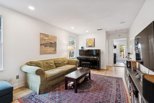 2517 3RD AVENUE N, St Petersburg, FL 33713