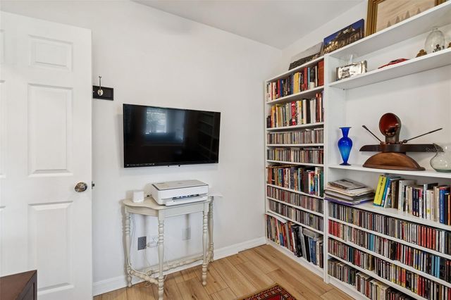 2517 3RD AVENUE N, St Petersburg, FL 33713