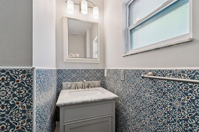 2517 3RD AVENUE N, St Petersburg, FL 33713