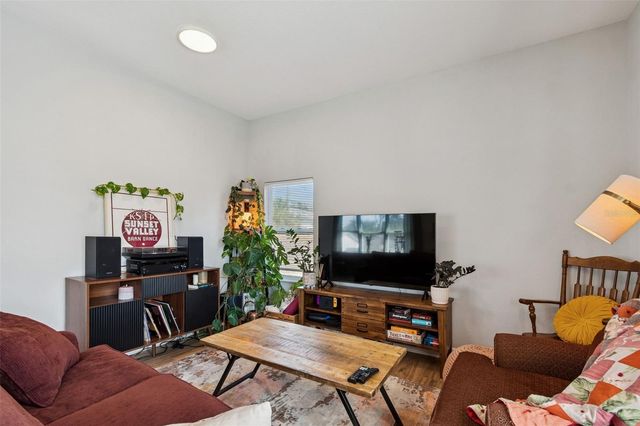 2517 3RD AVENUE N, St Petersburg, FL 33713