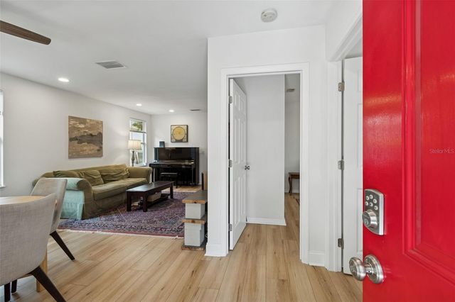 2517 3RD AVENUE N, St Petersburg, FL 33713