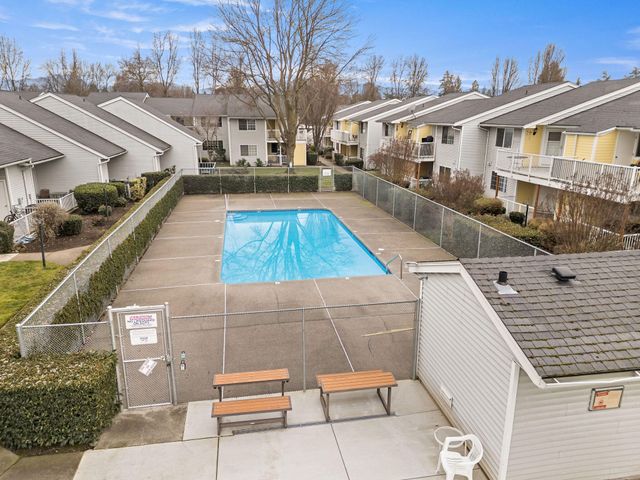 2101 Poplar Drive 36, Medford, OR 97504