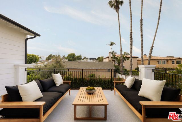 1827 9th Street, Manhattan Beach, CA 90266
