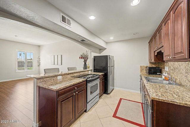 10042 W HAWTHORN Drive, Sun City, AZ 85351