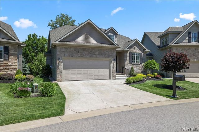 30 Logan Lane, Lancaster, NY 14086