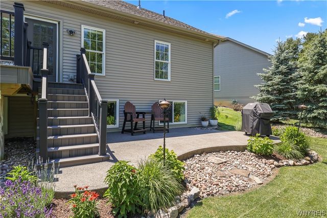 30 Logan Lane, Lancaster, NY 14086