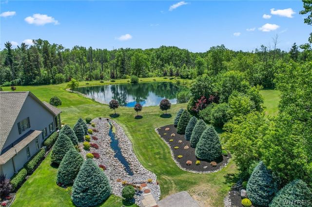 30 Logan Lane, Lancaster, NY 14086