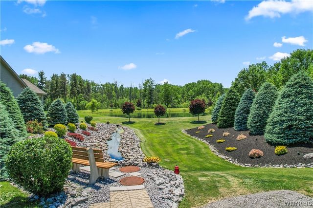 30 Logan Lane, Lancaster, NY 14086