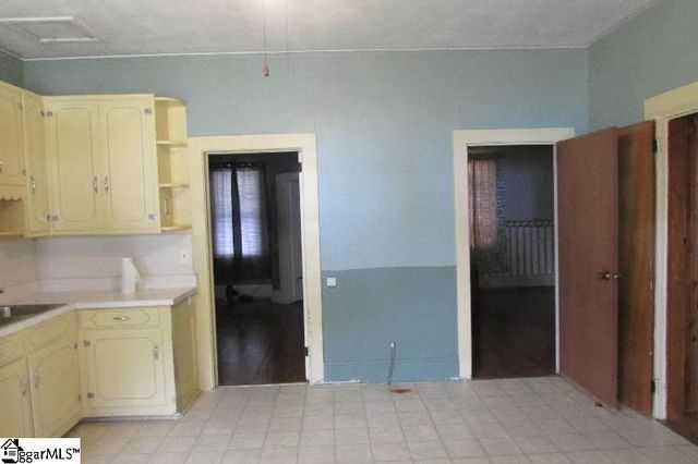 6 Townsend Street, Laurens, SC 29360