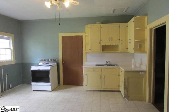 6 Townsend Street, Laurens, SC 29360